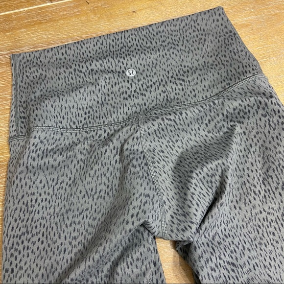 Lululemon Wunder Under Crop Leggings 2 - Picture 3 of 8